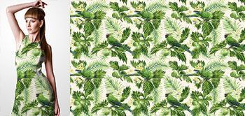 09026v Materiał ze wzorem zielone malowane papugi, liście owoce i kwiaty (plumeria, palmy, chlebowiec)